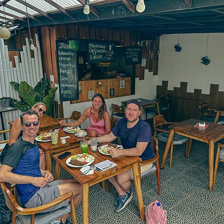Dong Paloh Hostel มุนดุก ภายนอก รูปภาพ
