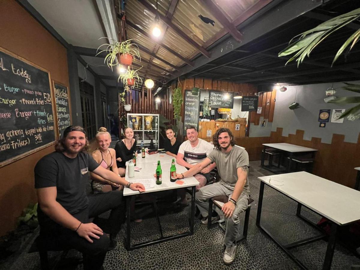 Dong Paloh Hostel มุนดุก ภายนอก รูปภาพ
